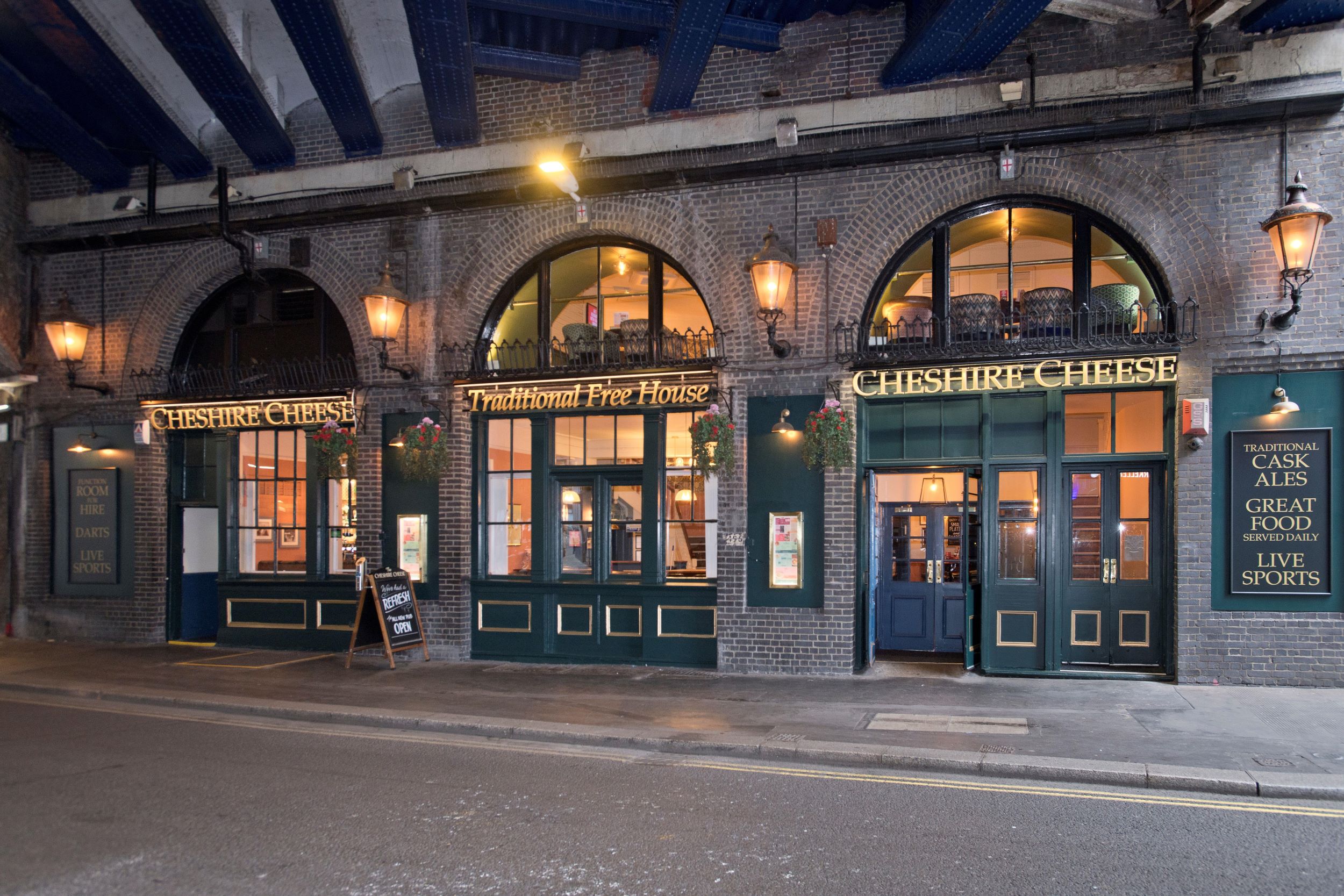 Cheshire Cheese London Pub