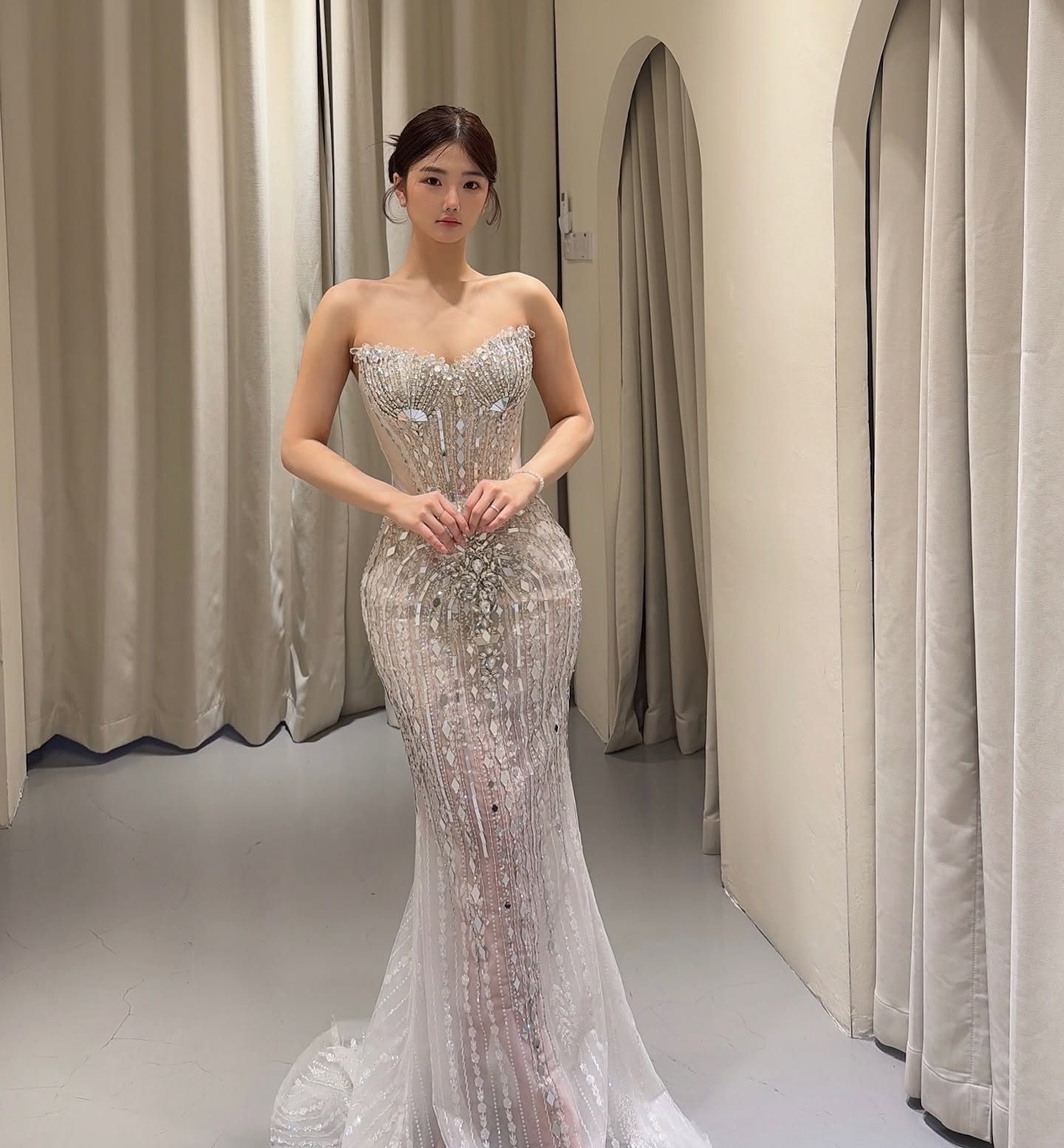 iLavish Gowns & Dresses