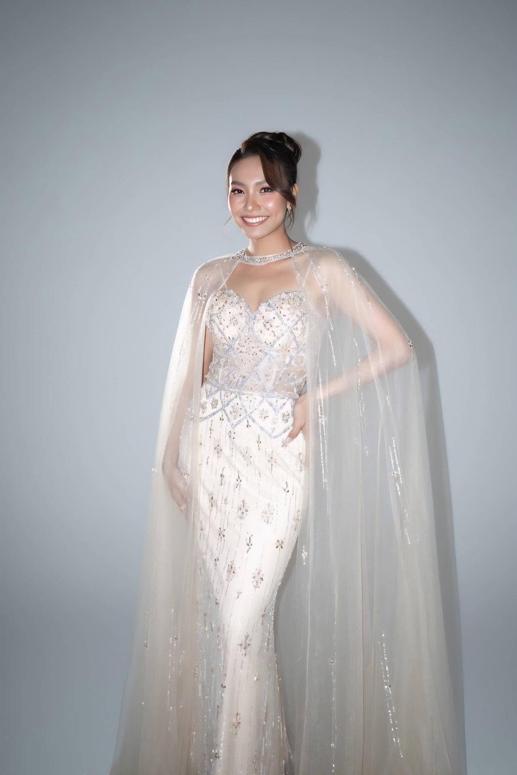 Famous Dress photo 3