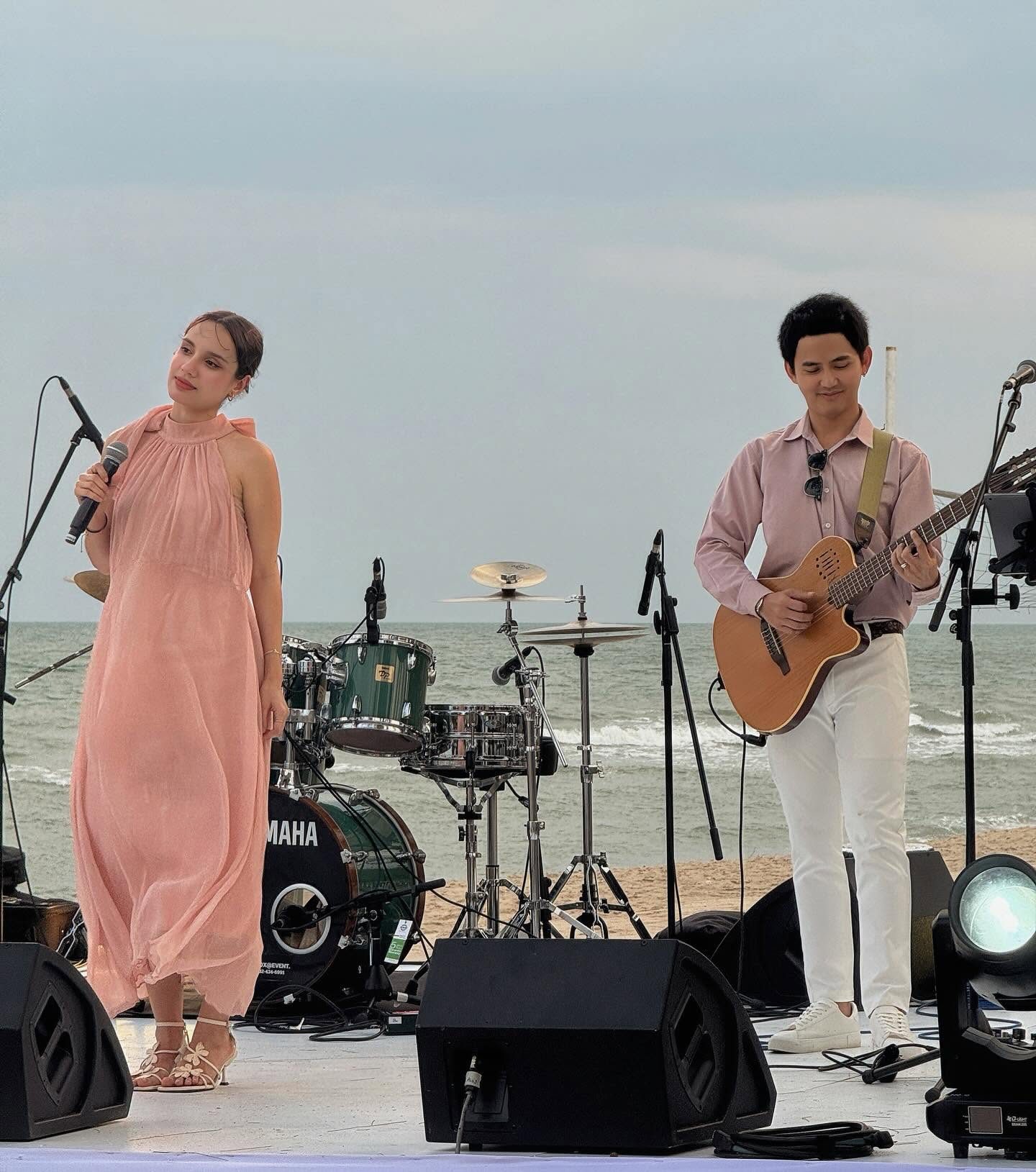 วงสีสัน The Season Band
