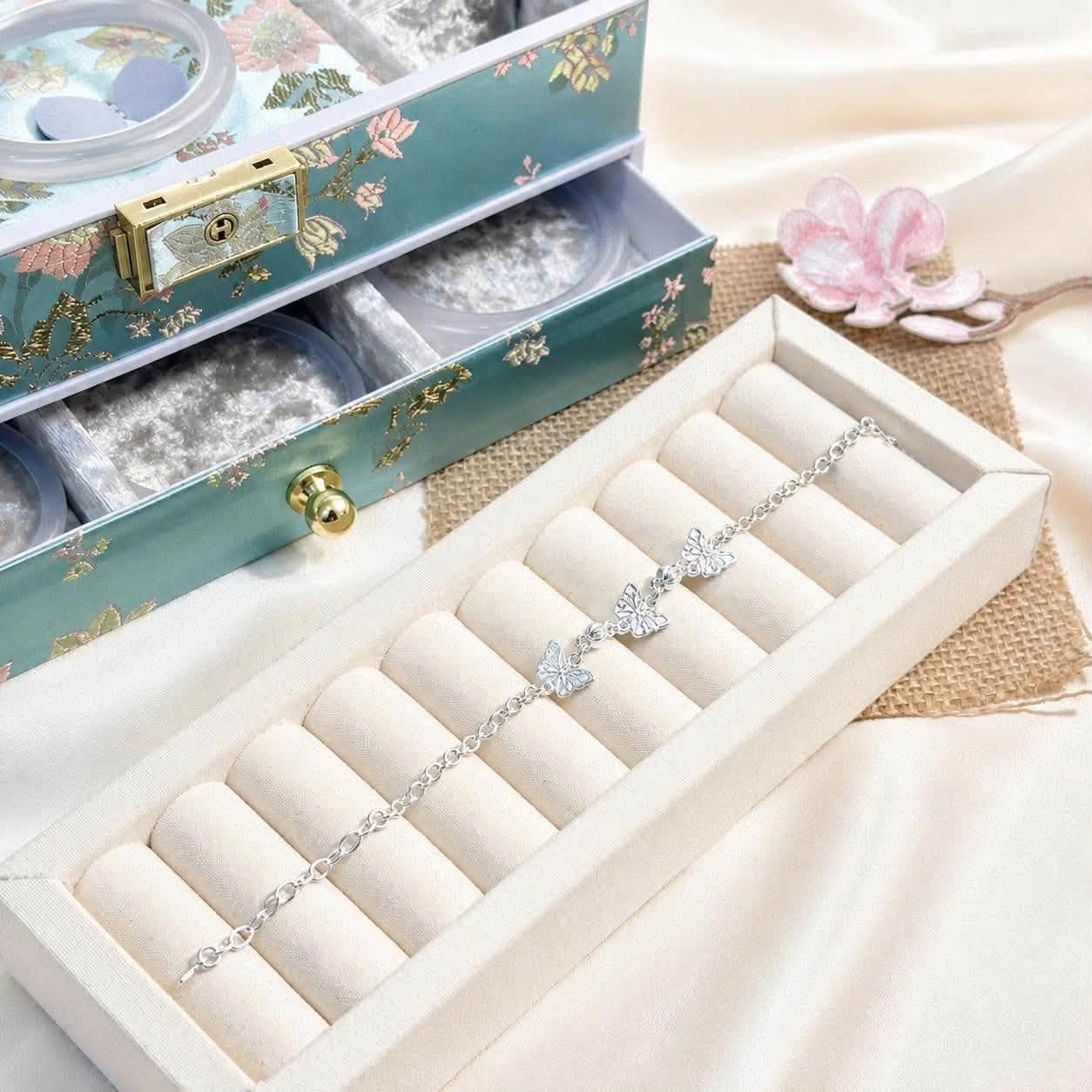 Amora Jewelry