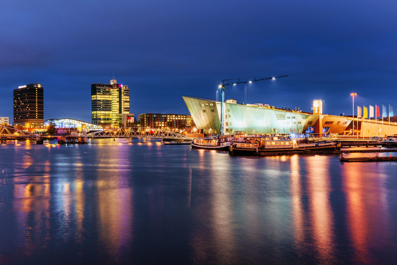 Stag & hen do Cardiff: activities, nightlife and practical bases