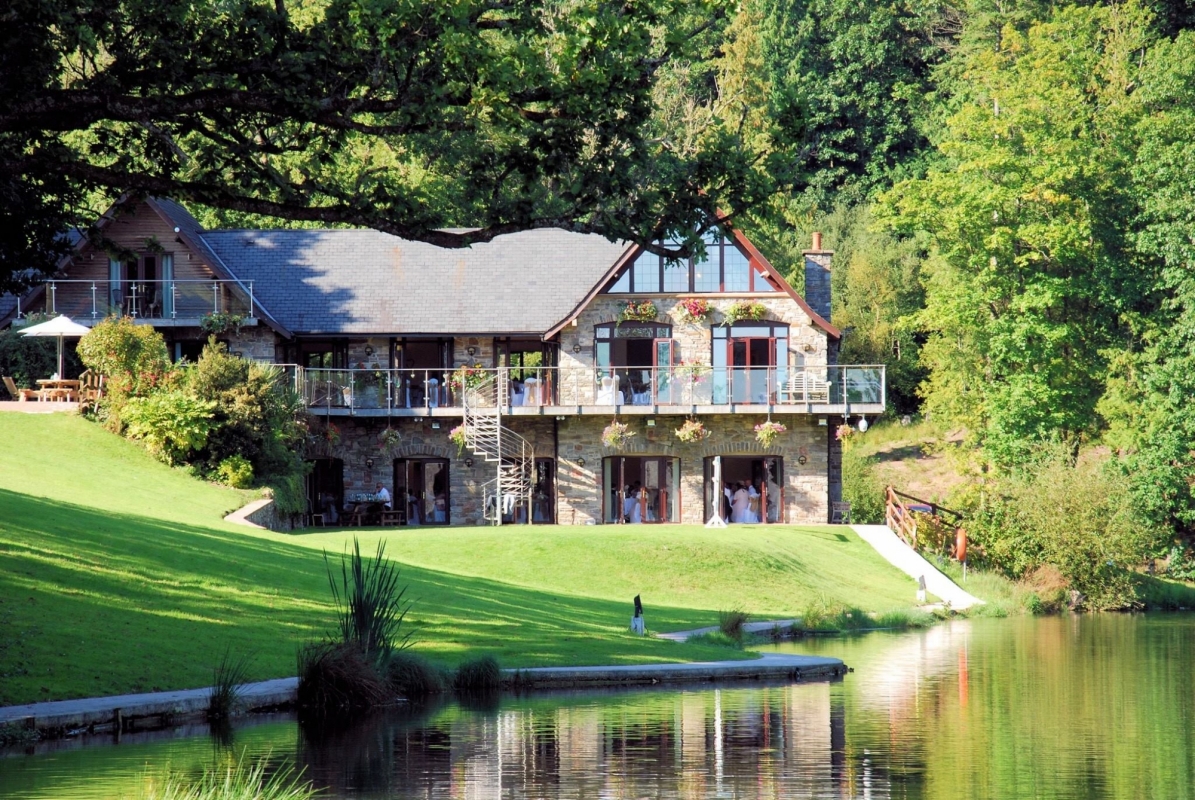 Canada Lodge And Lake 