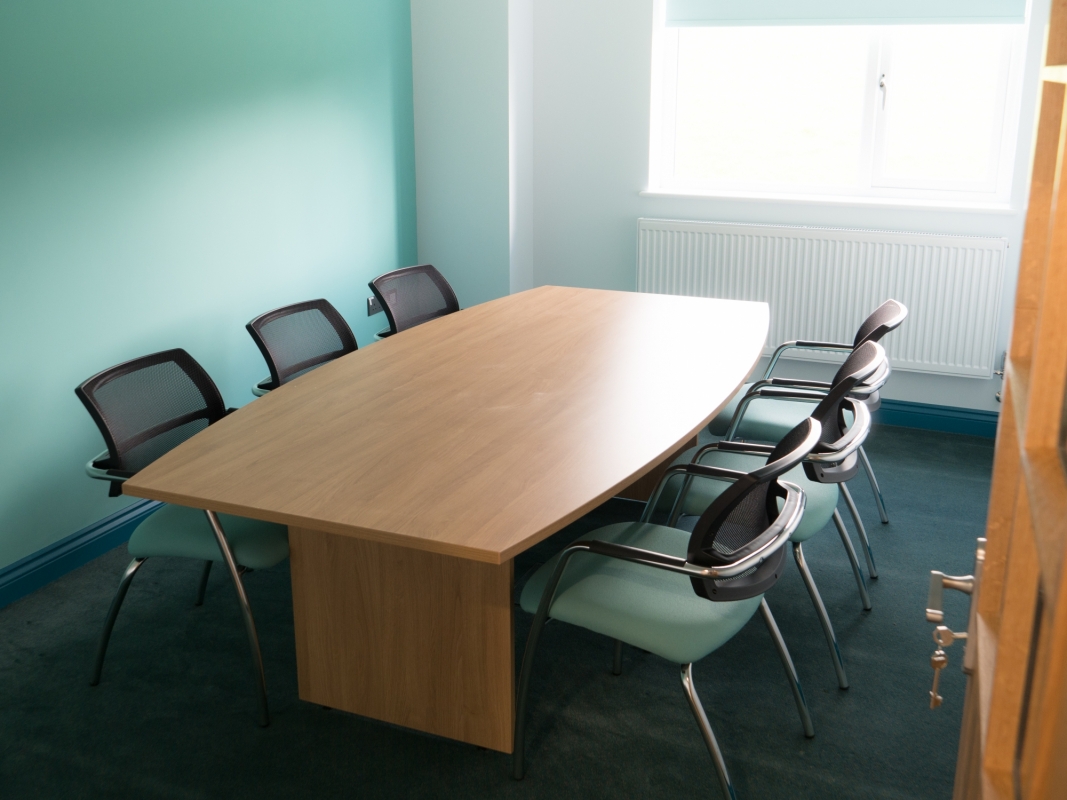 Canolfan John Burns Centre 