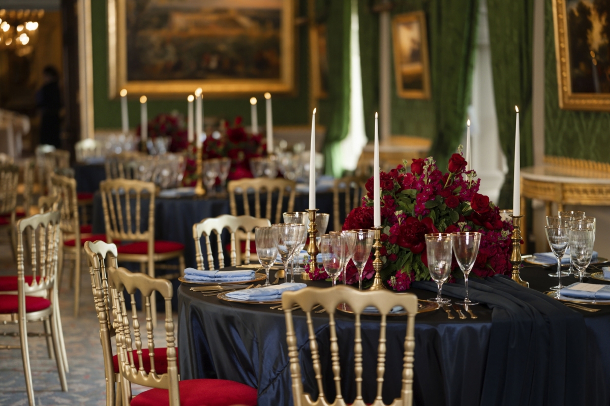 Throne Room (Round Tables)