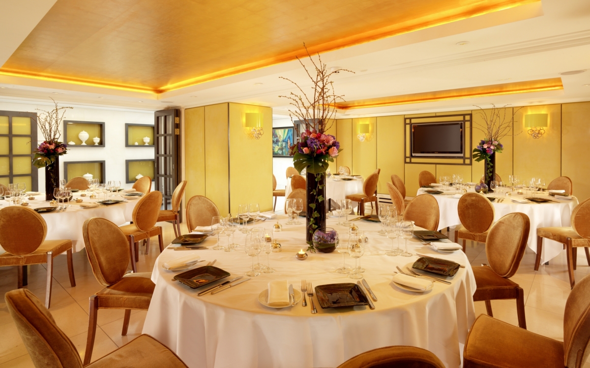 St. James's Hotel And Club 