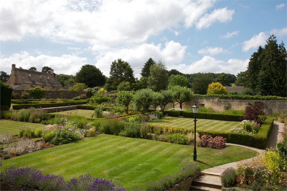 Lords Of The Manor Hotel