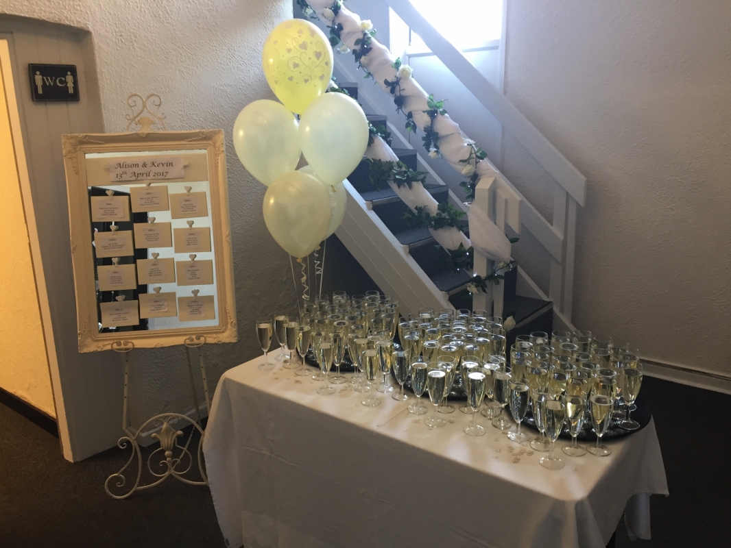 Arrival drinks in foyer 