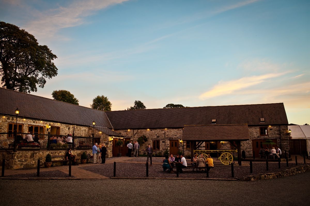 Plas Isaf Country Barn And Gardens