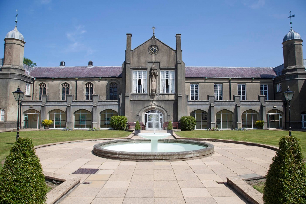 Lloyd Thomas @ Venue Wales