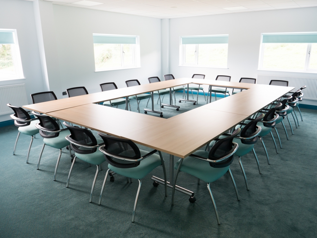 Canolfan John Burns Centre 