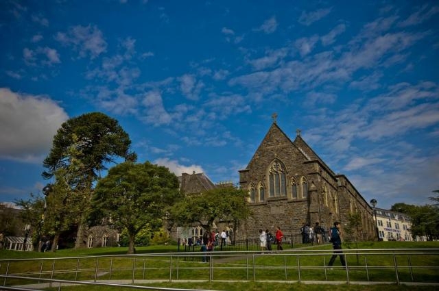 Halliwell @ Venue Wales