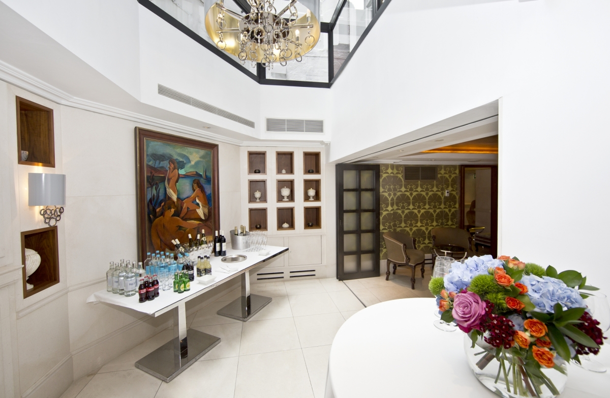 St. James's Hotel And Club 