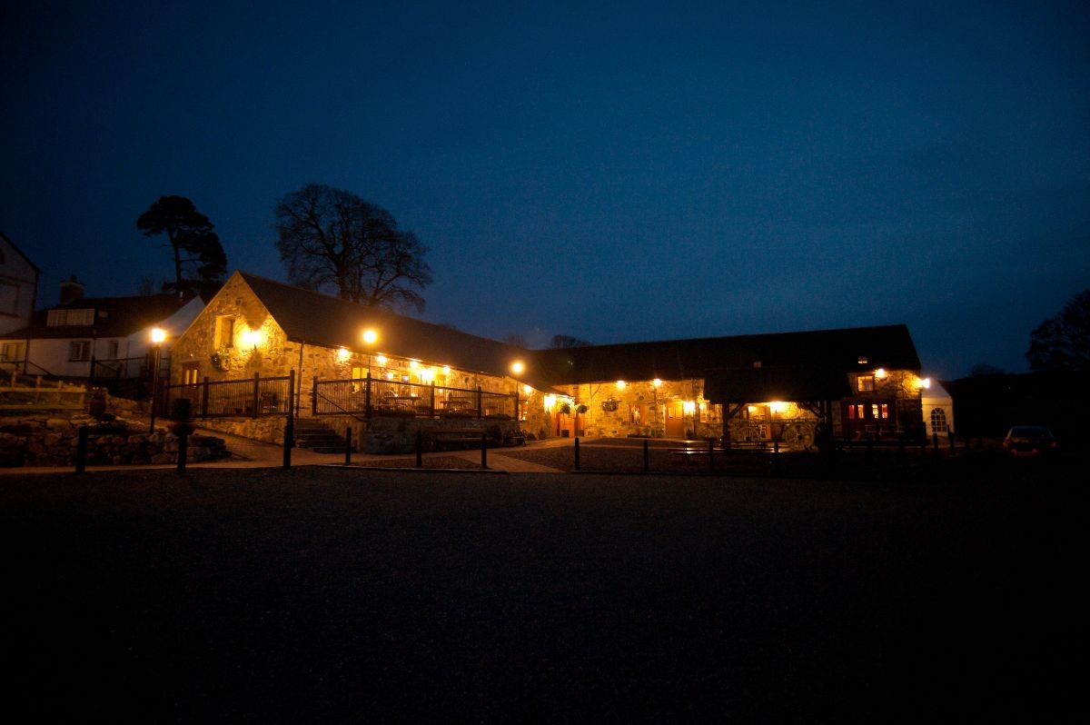 Plas Isaf Country Barn And Gardens