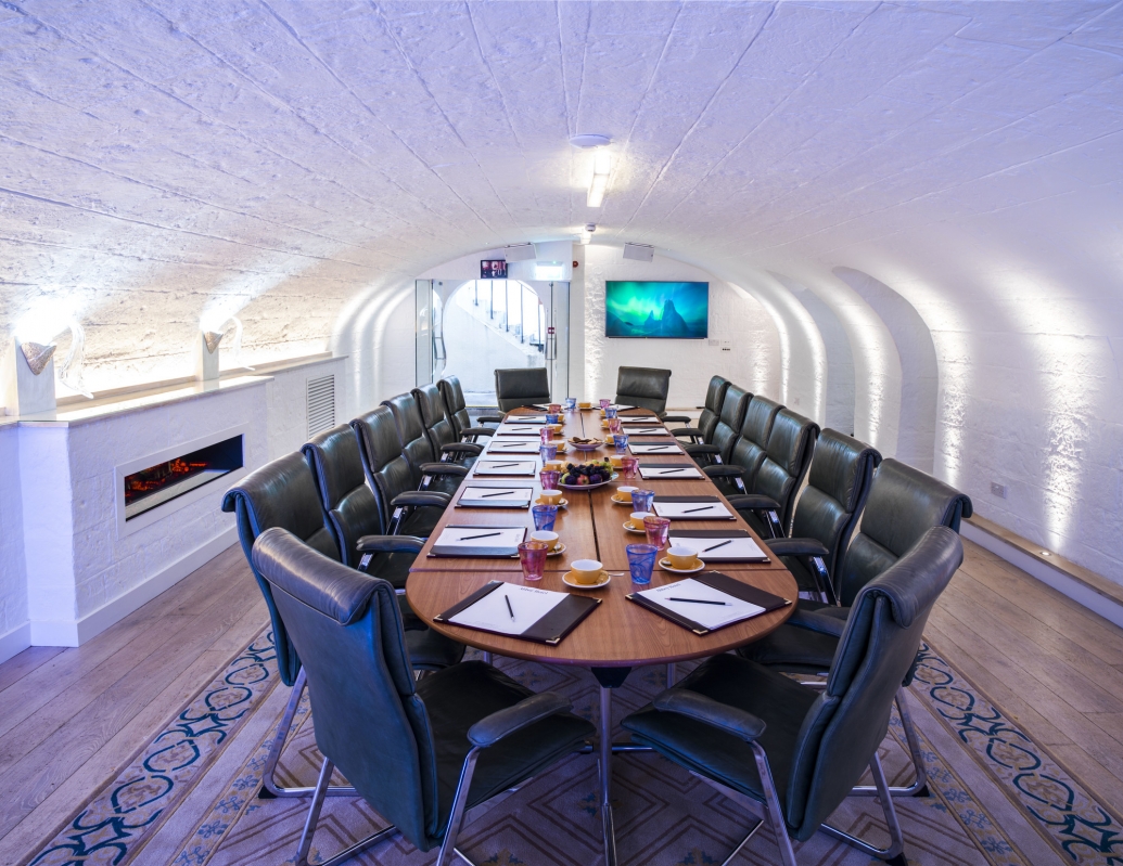 Igloo (Boardroom Style)