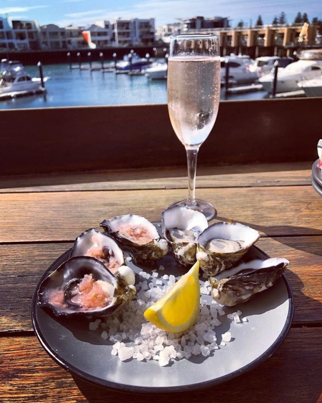 Oyster Bar Holdfast Shores