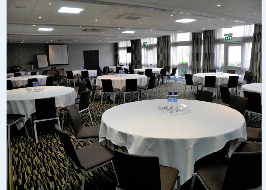 Nottingham Lacesuite  (Cabaret)