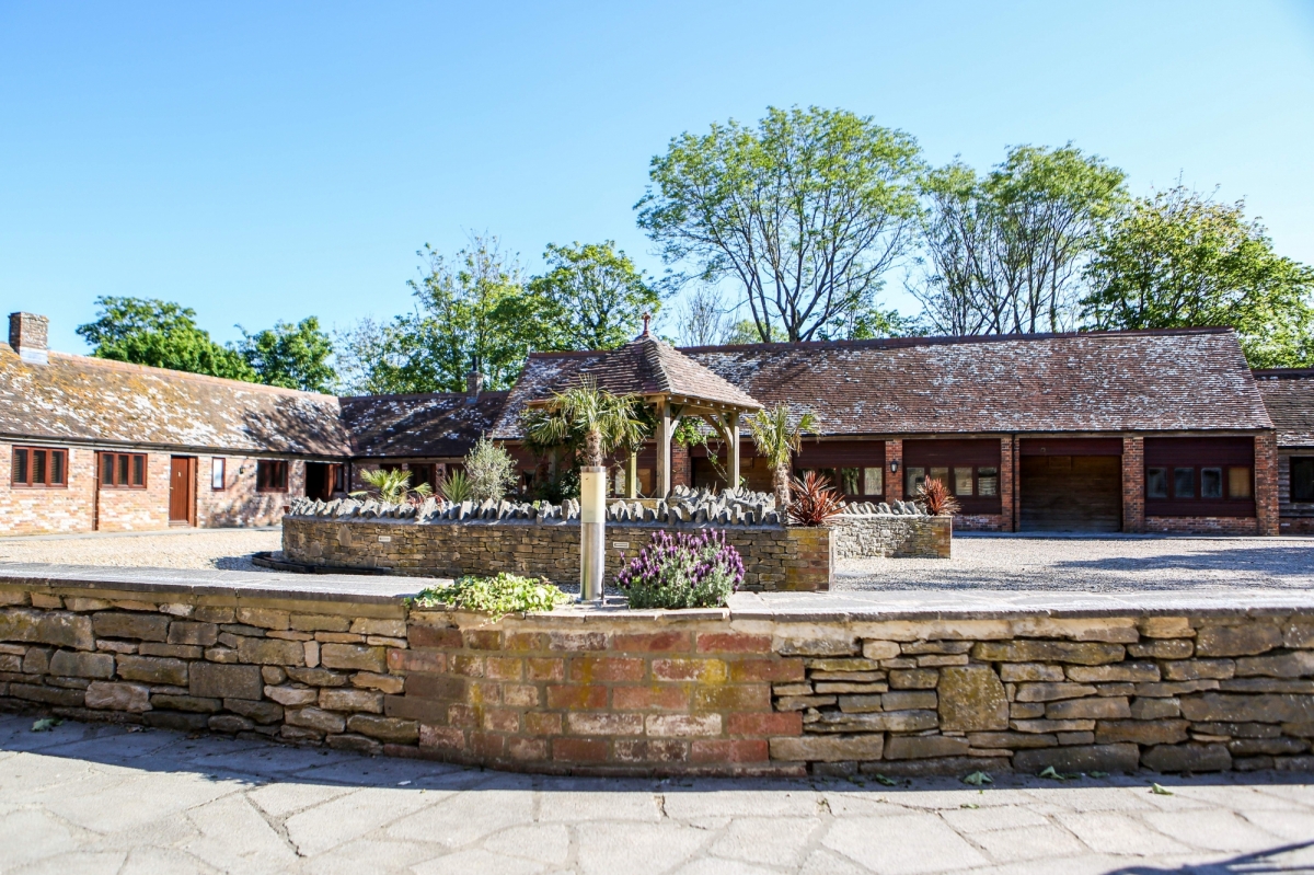 Kingston Country Courtyard