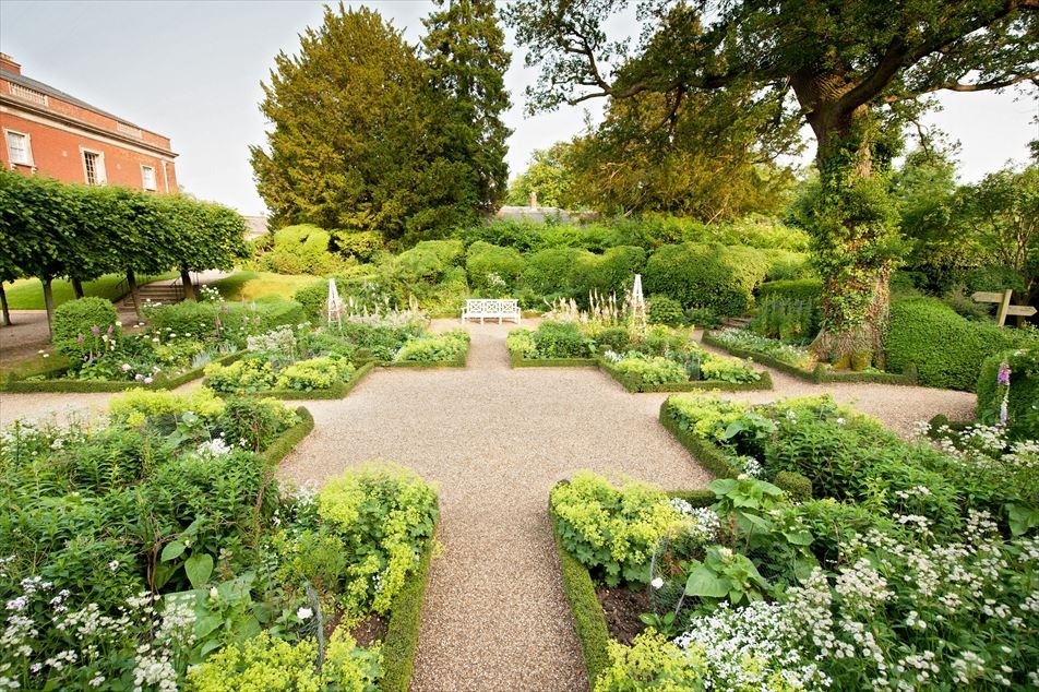 The Sunken Garden, with its view towards the south Pavillion.