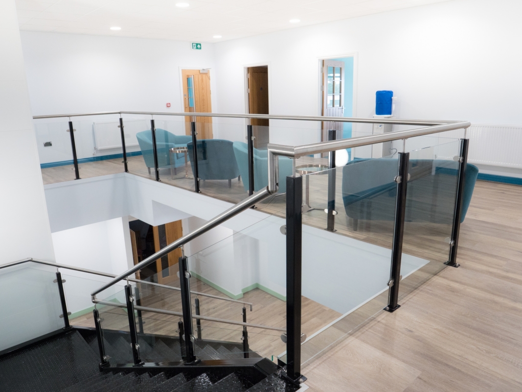 Canolfan John Burns Centre 