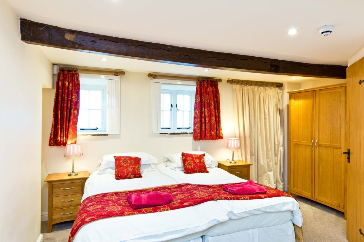 13 bedrooms, all en suite