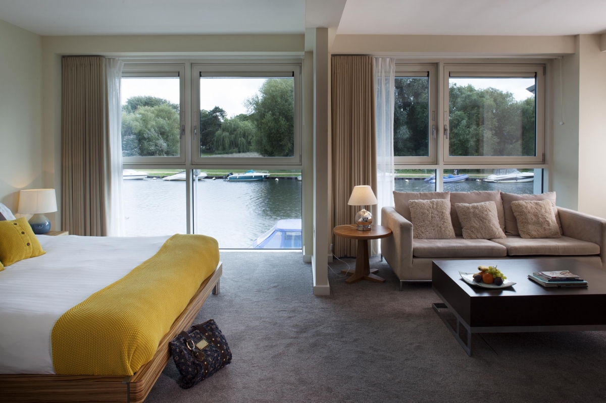 Captain's Club Hotel 