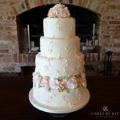 Elegant floral wedding cake