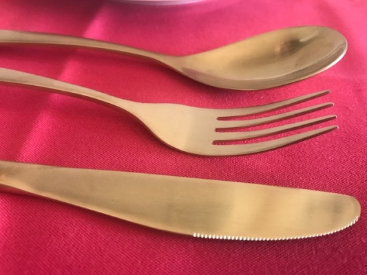 London Gold cutlery and fushia cloths