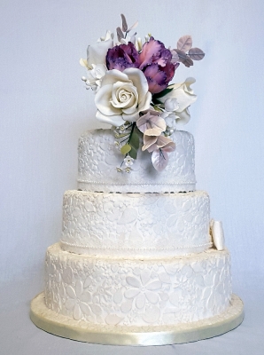 Sugar flowers hancrafted wedding cake
