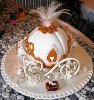 Cinderella carriage wedding cake