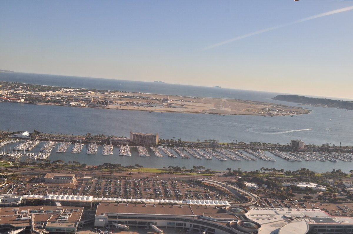 Wikimedia Commons photo for Hilton San Diego Airport/Harbor Island