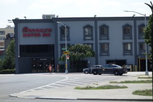 Wikimedia Commons photo for Brooklyn Motor Inn