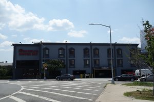 Wikimedia Commons photo for Brooklyn Motor Inn