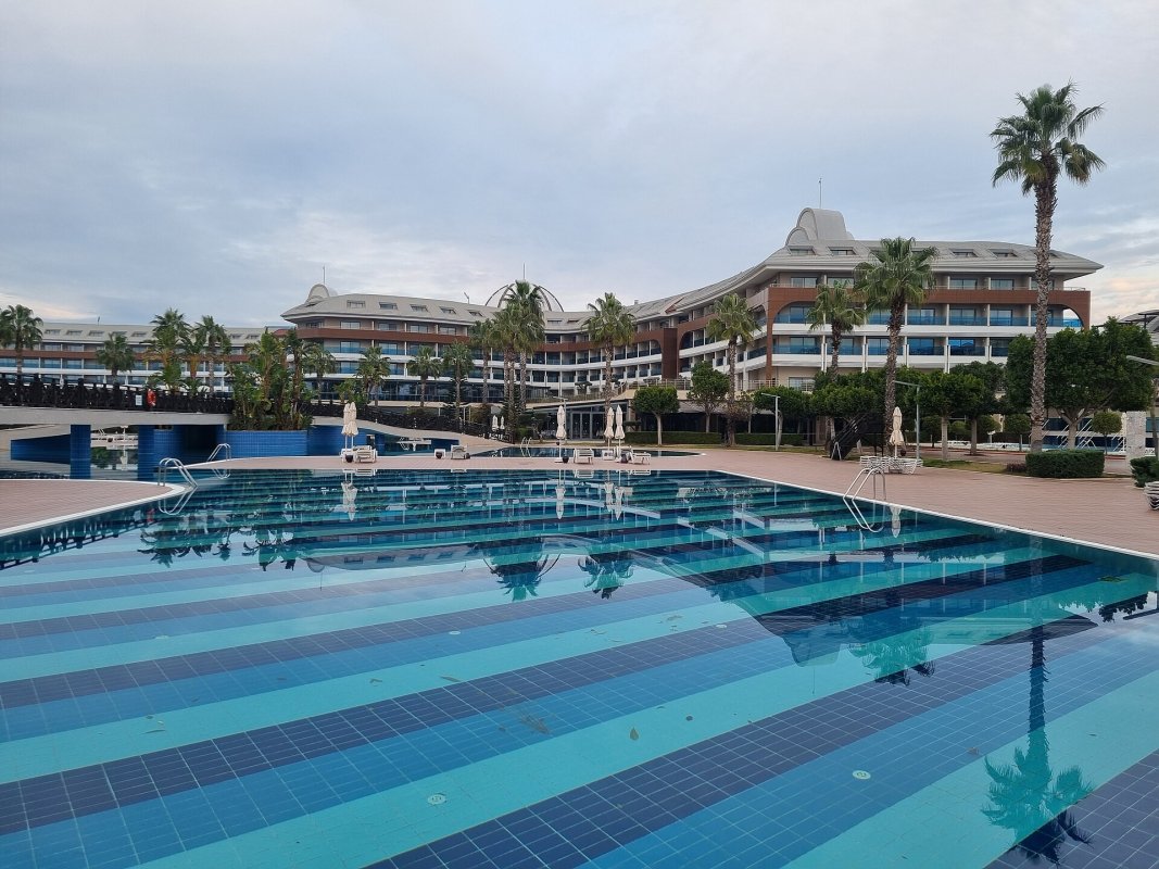 Wikimedia Commons photo for Life Hotel