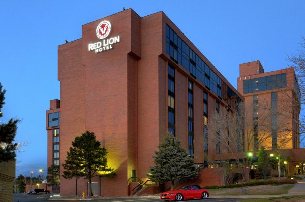 Red Lion Inn & Suites