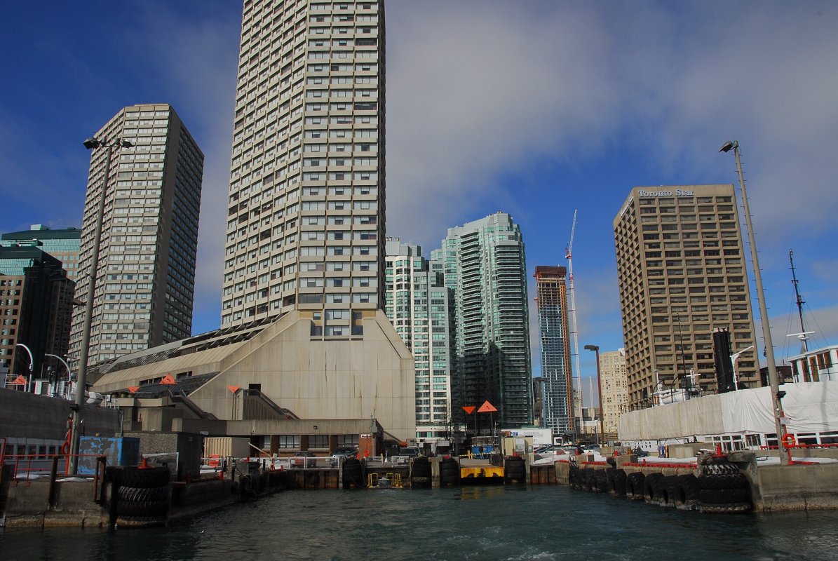 Wikimedia Commons photo for Westin Harbour Castle