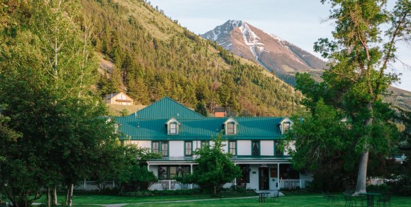 Chico Hot Springs Resort