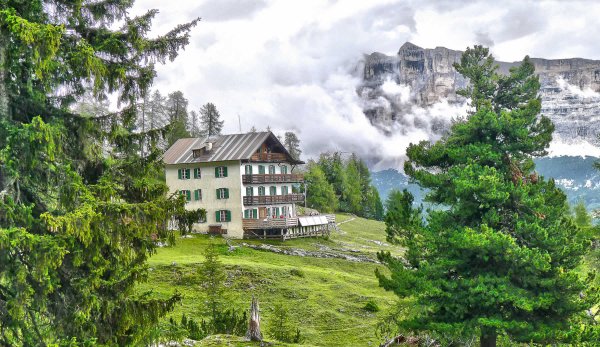 Gardenacia hut