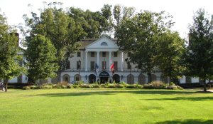 Wikimedia Commons photo for Williamsburg Inn