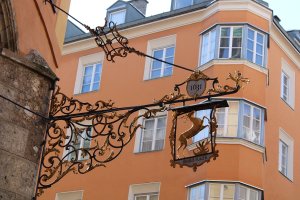 Wikimedia Commons photo for Goldener Hirsch Inn