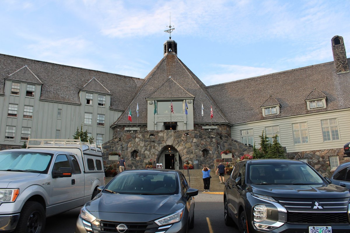 Wikimedia Commons photo for Timberline Lodge