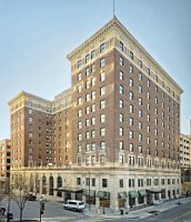 Wikimedia Commons photo for Hotel Fort Des Moines