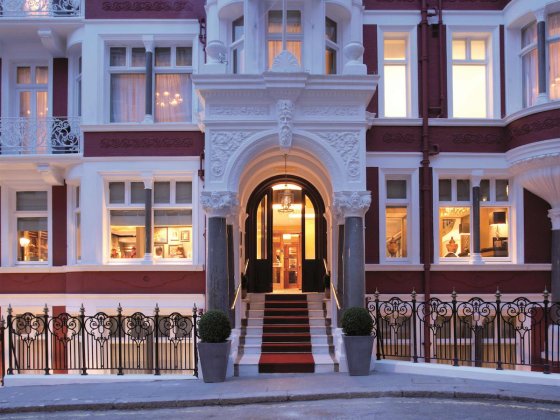 St. James's Hotel And Club 