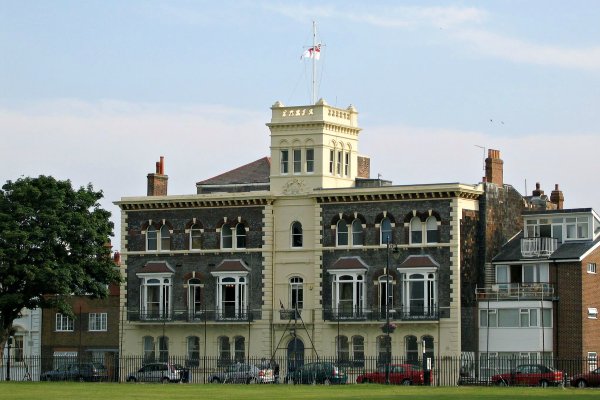 Royal Naval Club and Royal Albert Yatch Club
