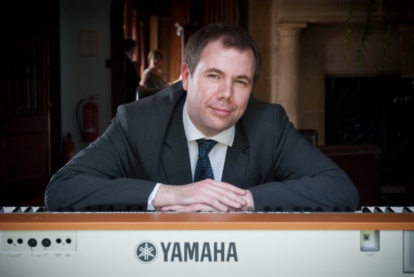 Pianist Simon Jordan
