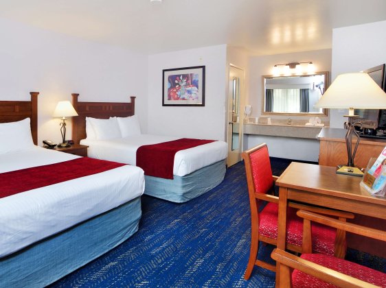 Lamplighter Inn & Suites at SDSU