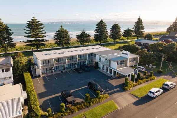 Whispering Sands Beachfront Motel