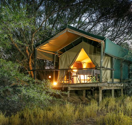 Chandelier Game Lodge & Ostrich Show Farm