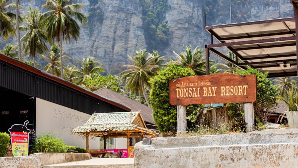 Tonsai Bay Resort