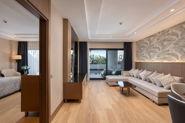 Miracle Resort Hotel